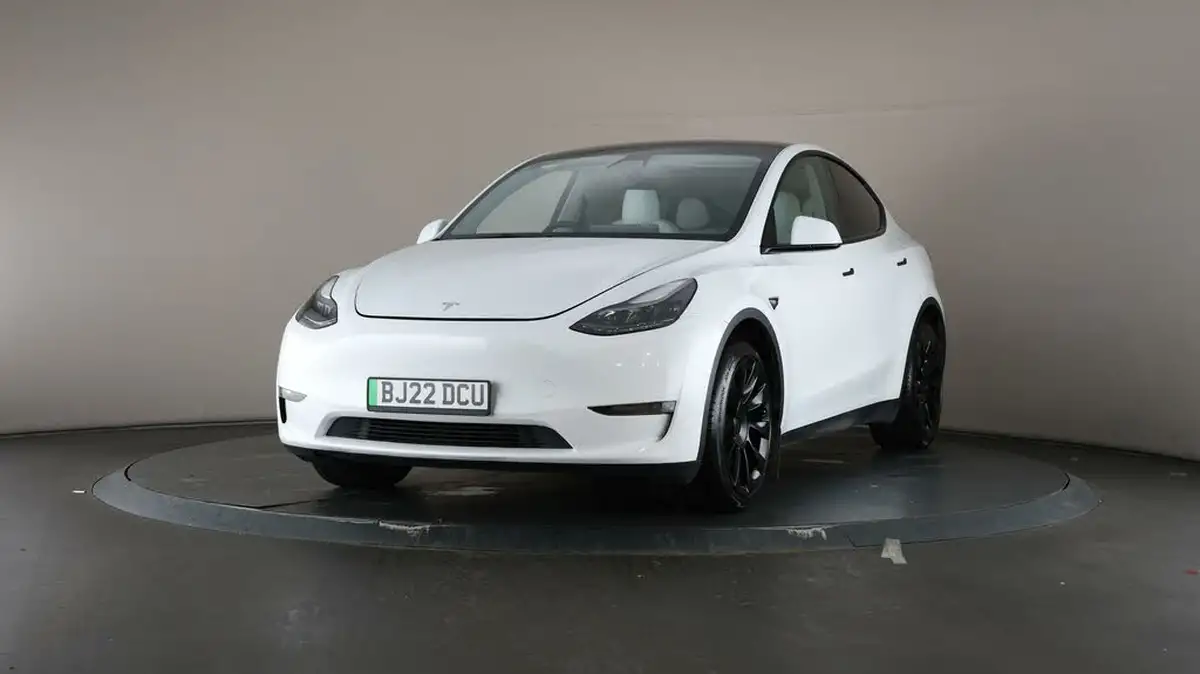 2022-tesla-model-y-e-long-range-big-44