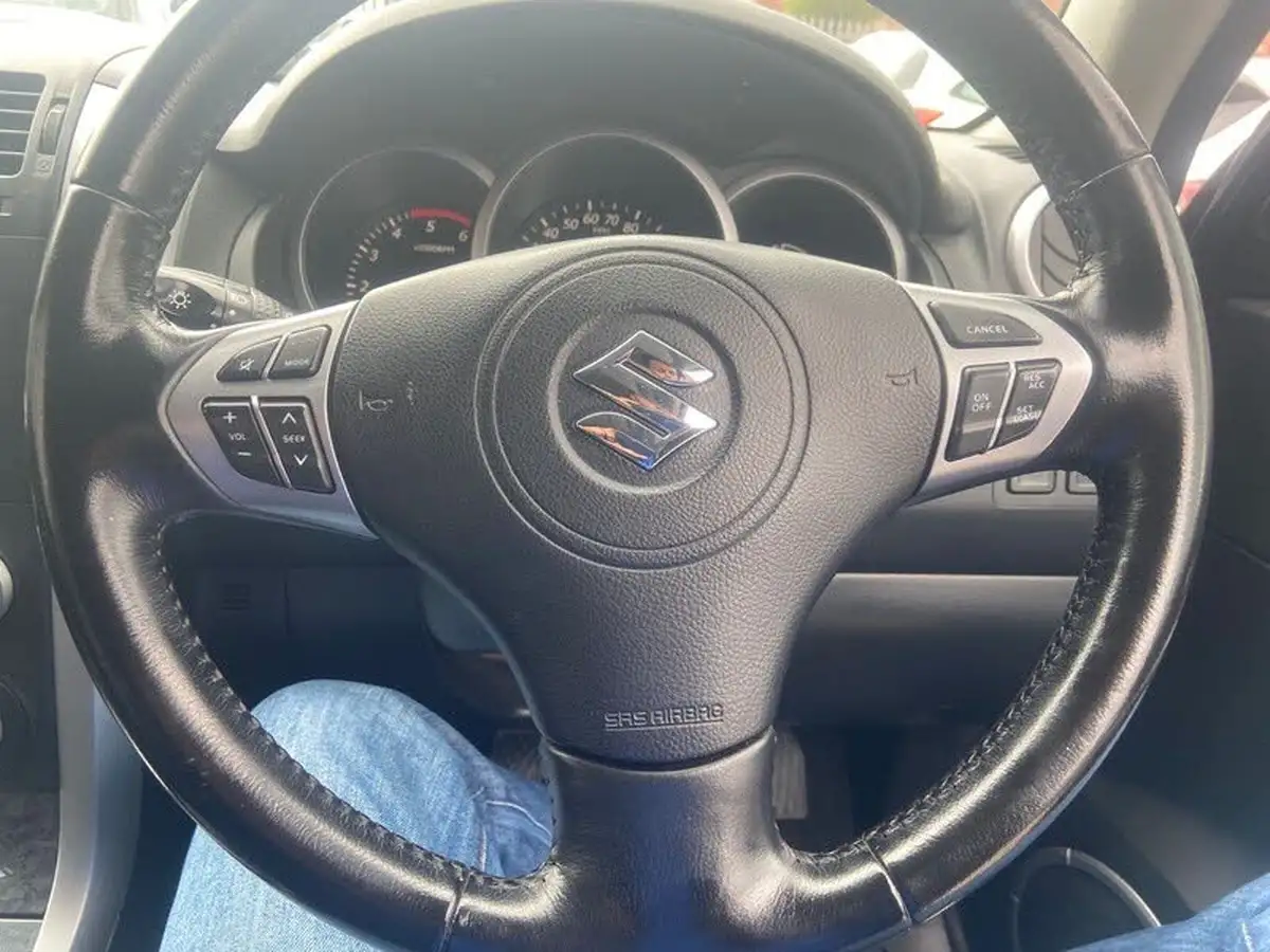 2010-suzuki-grand-vitara-19td-sz5-big-21