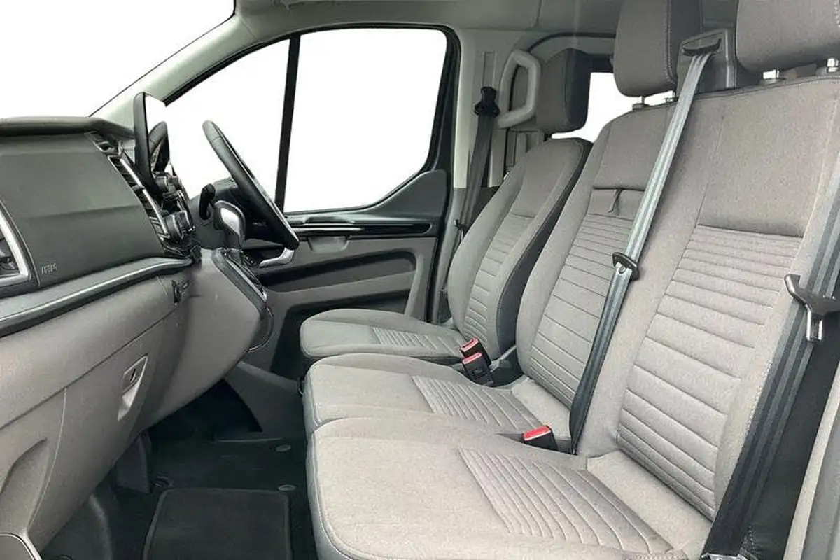 2023-ford-tourneo-custom-big-8