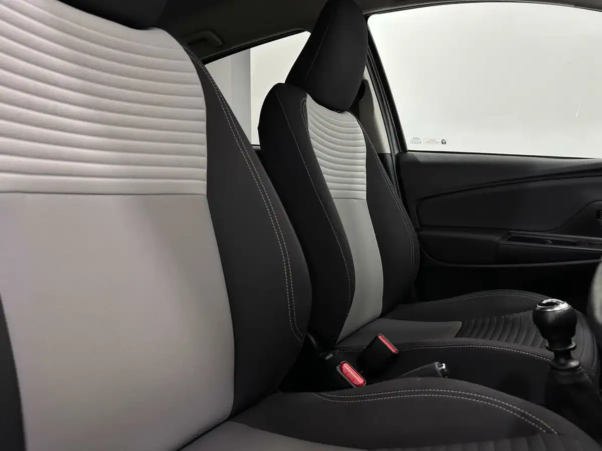 2017-toyota-yaris-15-vvt-i-design-panoramic-roof-1497cc-big-27