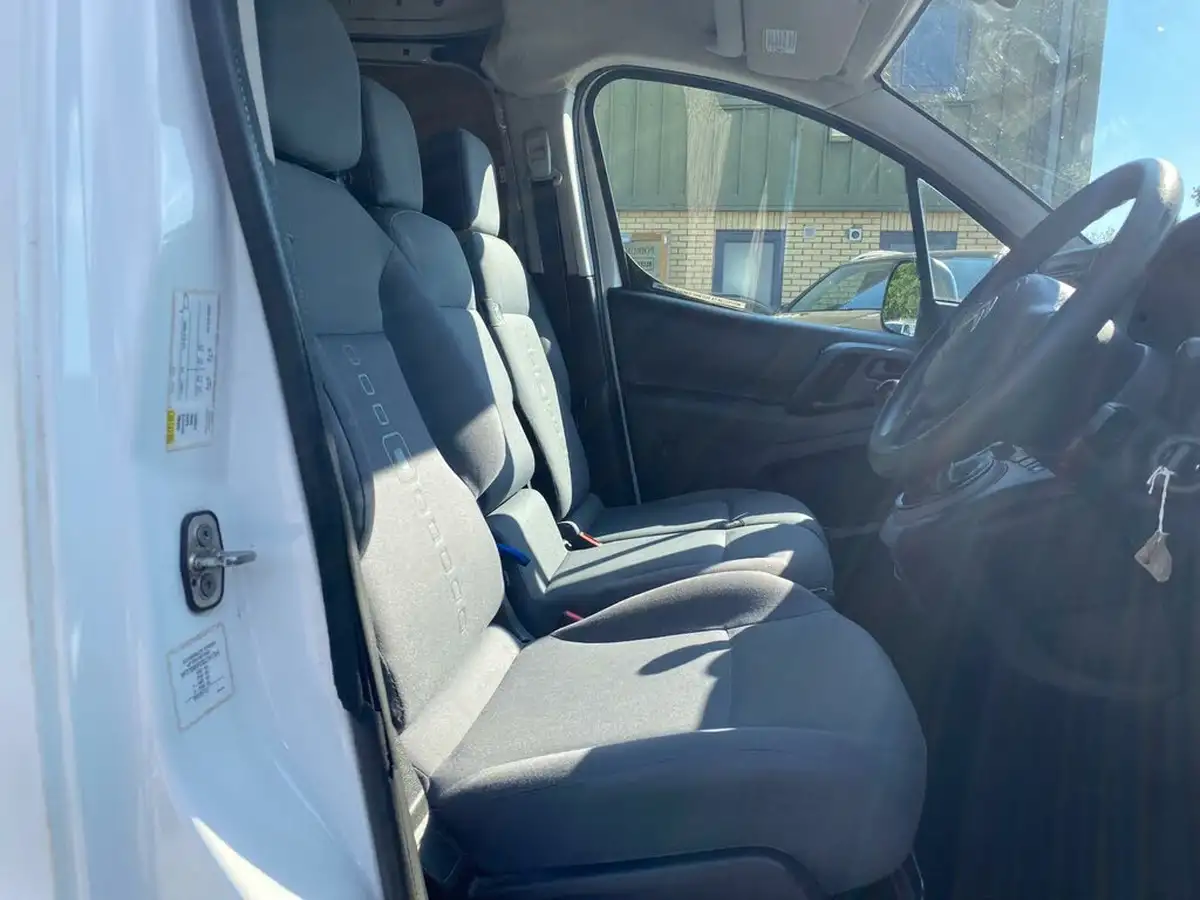 2013-citroen-berlingo-16td-l1-625-lx-airdream-airdream-panel-big-30
