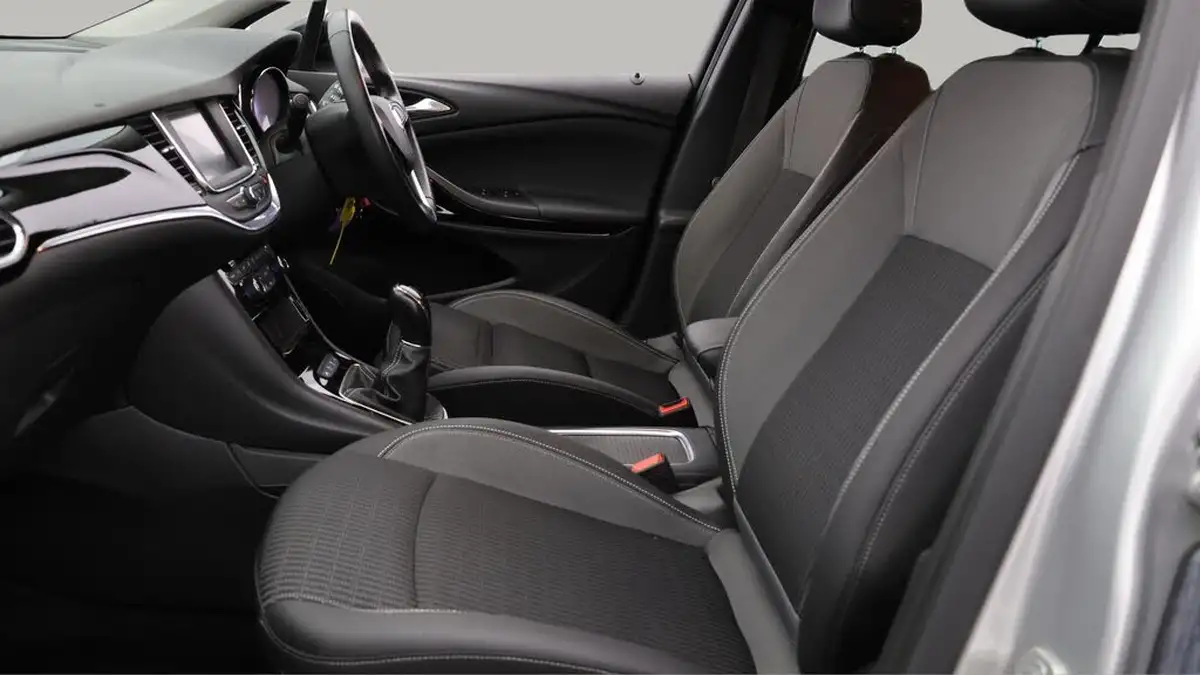 2021-vauxhall-astra-12-turbo-griffin-edition-hatchback-big-14