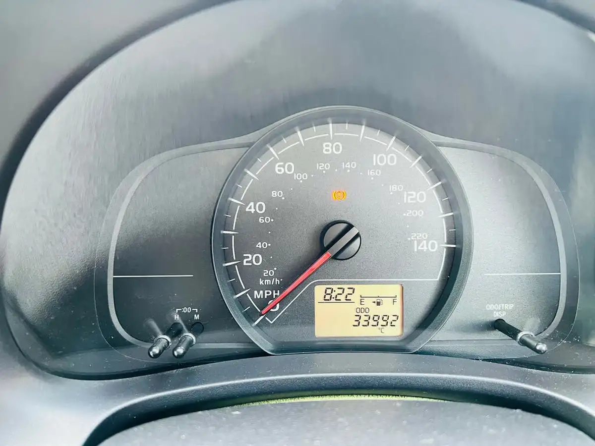 2015-toyota-yaris-big-20