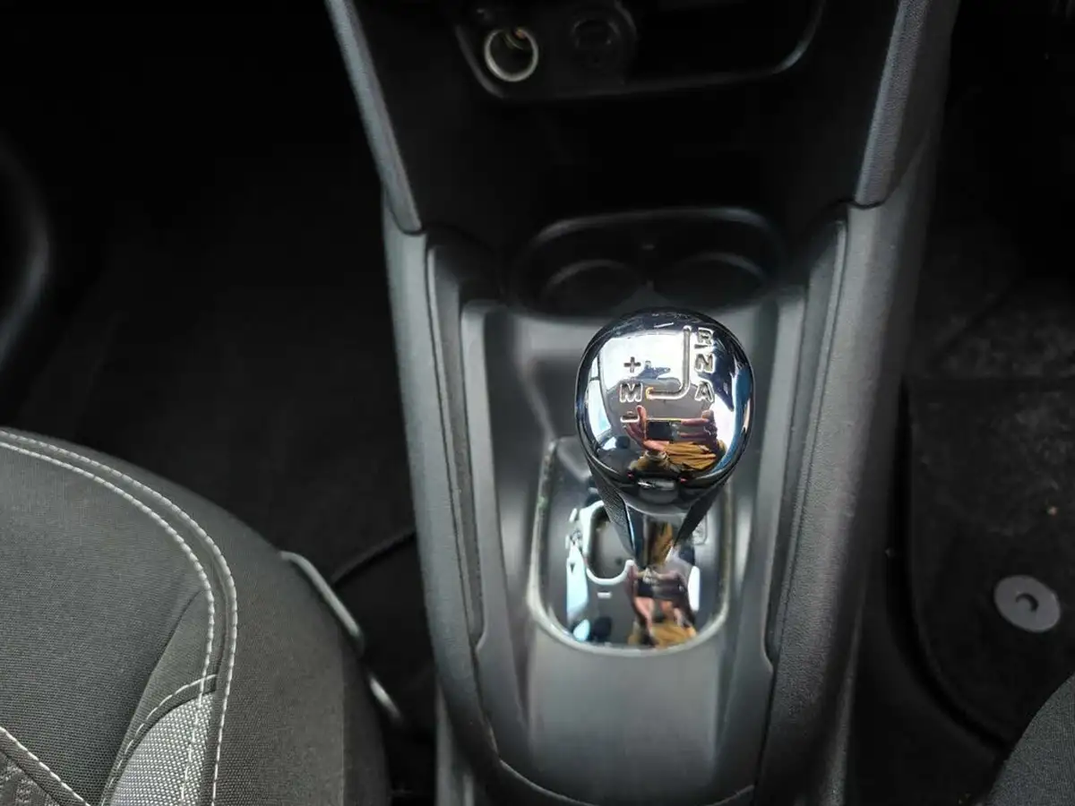 2016-peugeot-208-12-puretech-active-82bhp-ss-5d-etg5-big-21