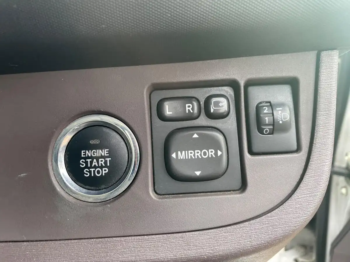 2009-toyota-iq-10-2-big-38