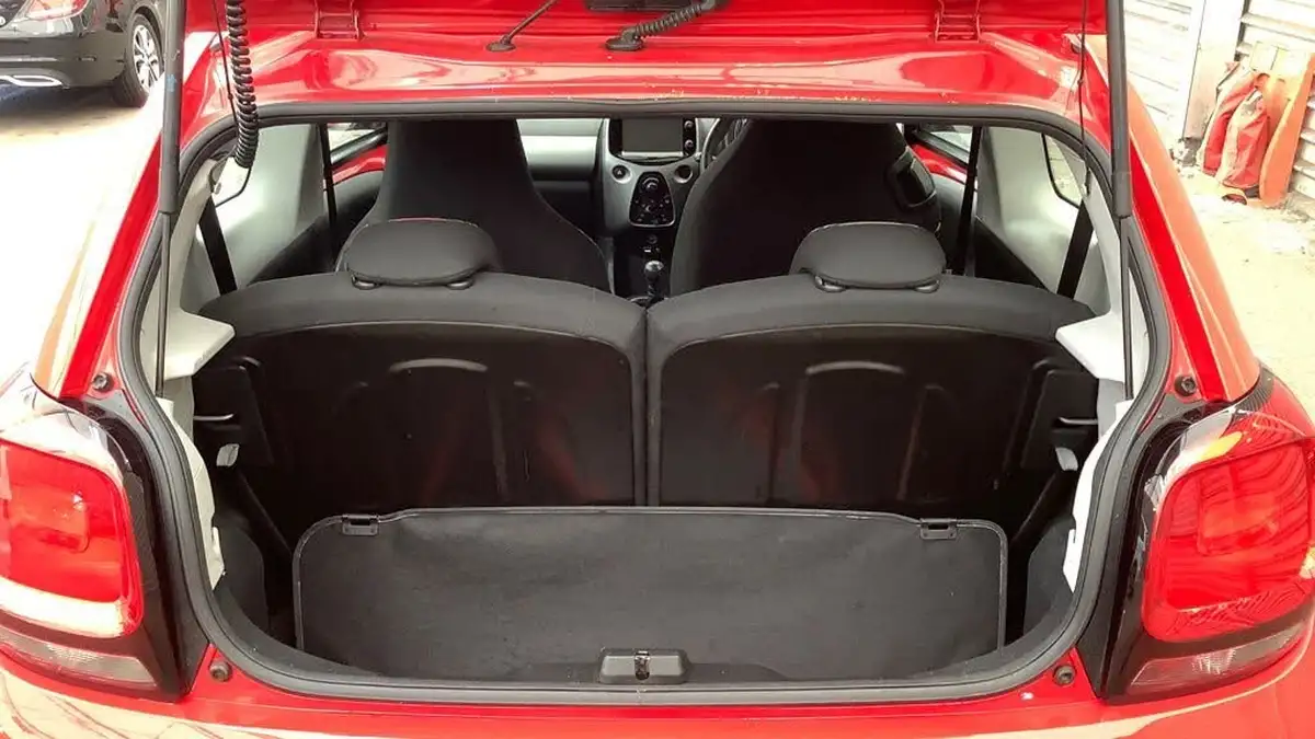 2018-citroen-c1-10-vti-feel-68ps-3d-big-11