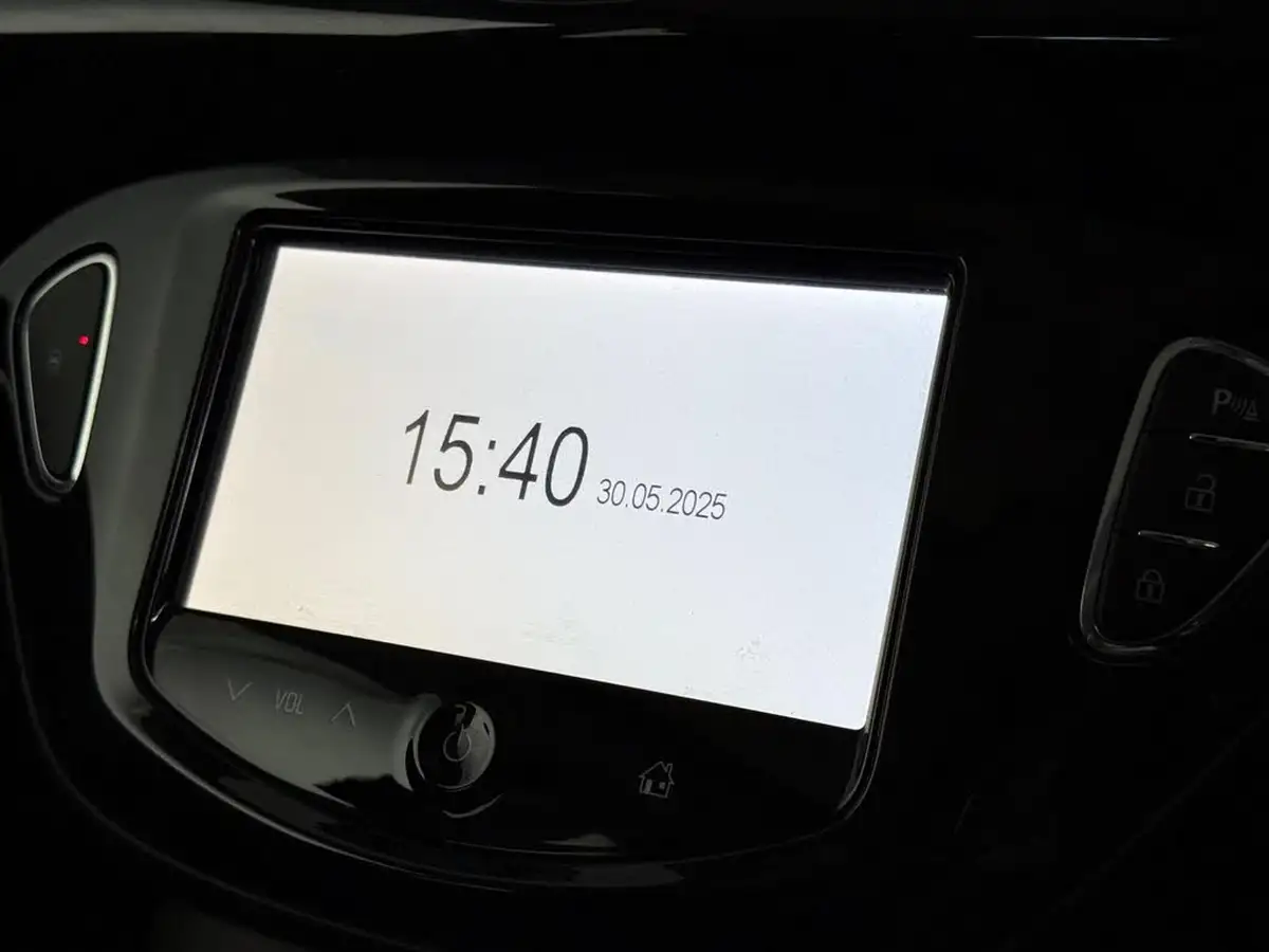 2015-vauxhall-adam-12-glam-big-26