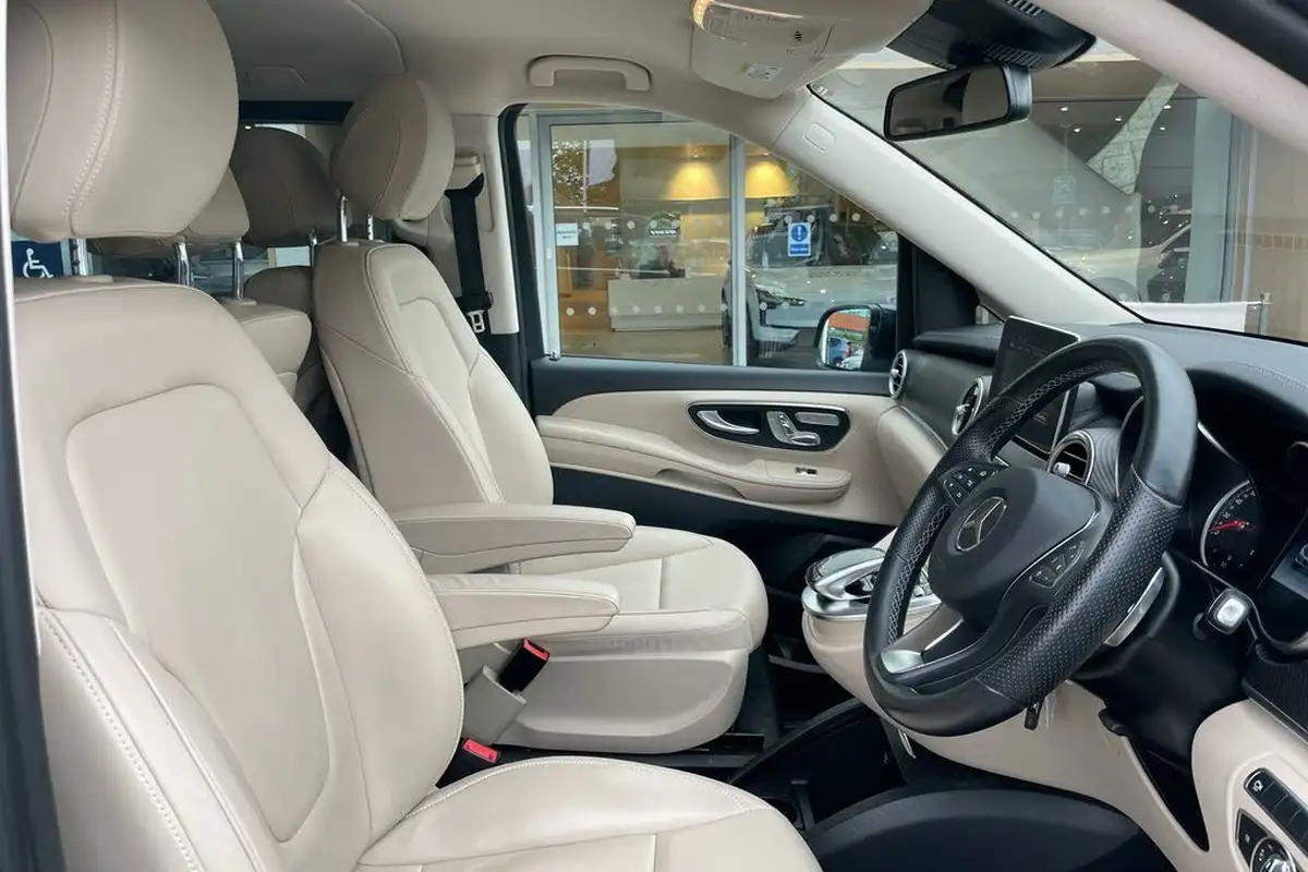 2018-mercedes-benz-v-class-21d-v250d-extra-long-amg-line-big-24