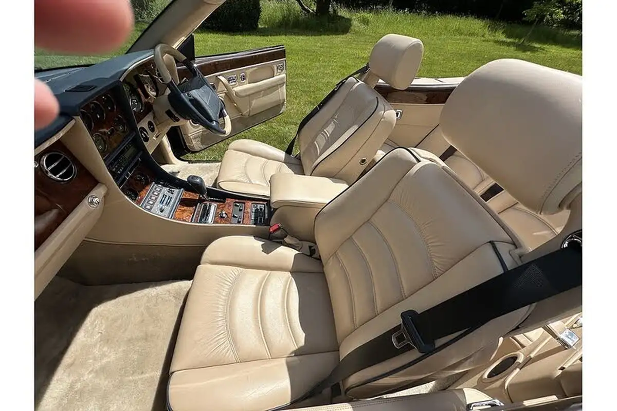 1997-bentley-azure-68-big-26