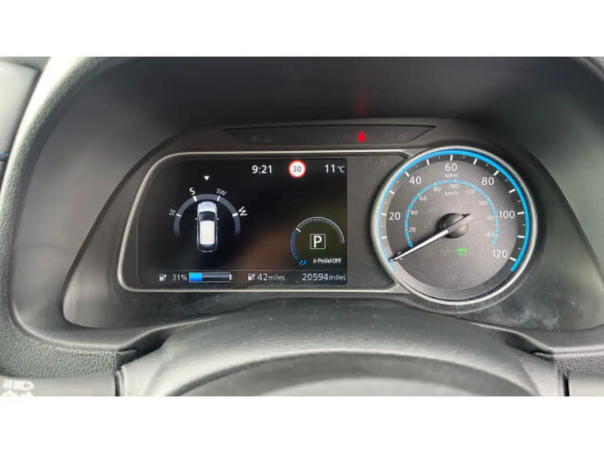 2021-nissan-leaf-e-tekna-big-17