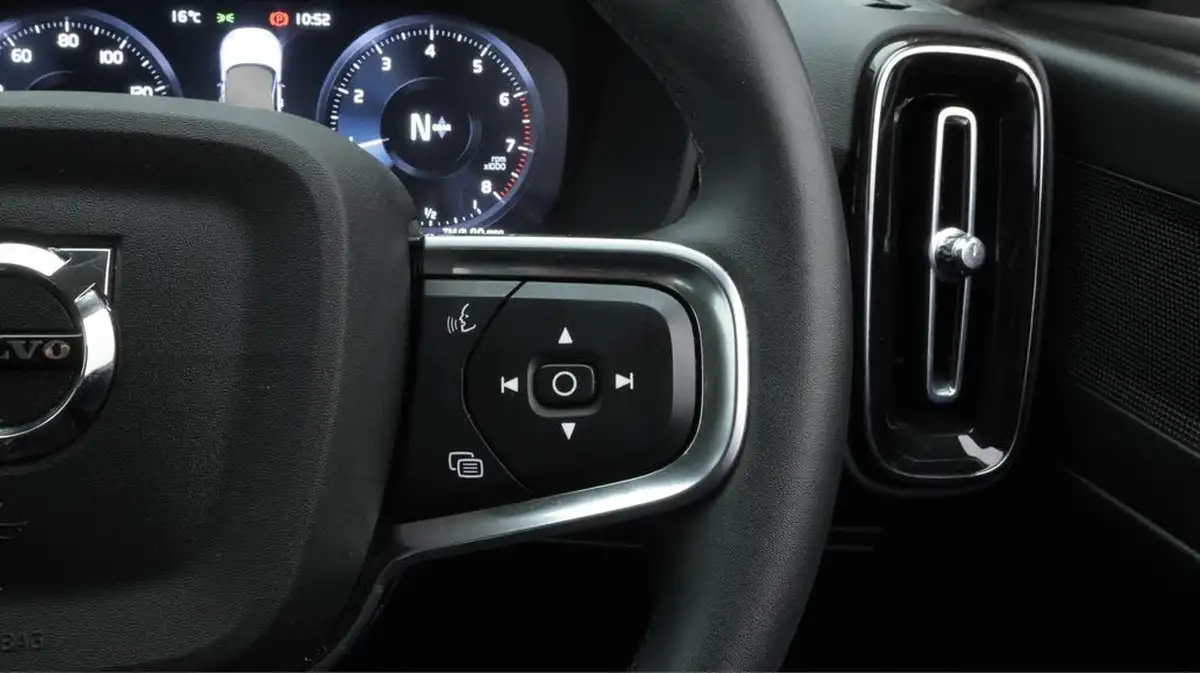 2022-volvo-xc40-15-t3-inscription-big-23