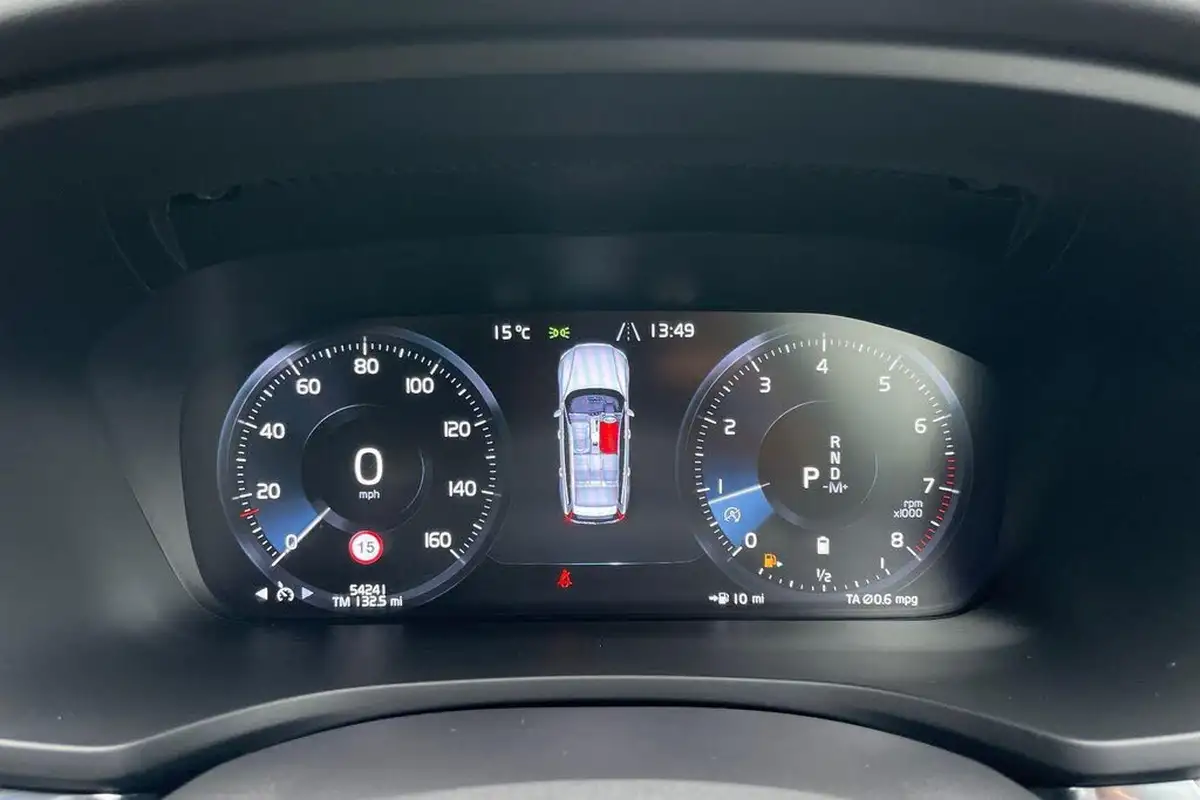 2021-volvo-v60-20-b3-r-design-160bhp-big-43