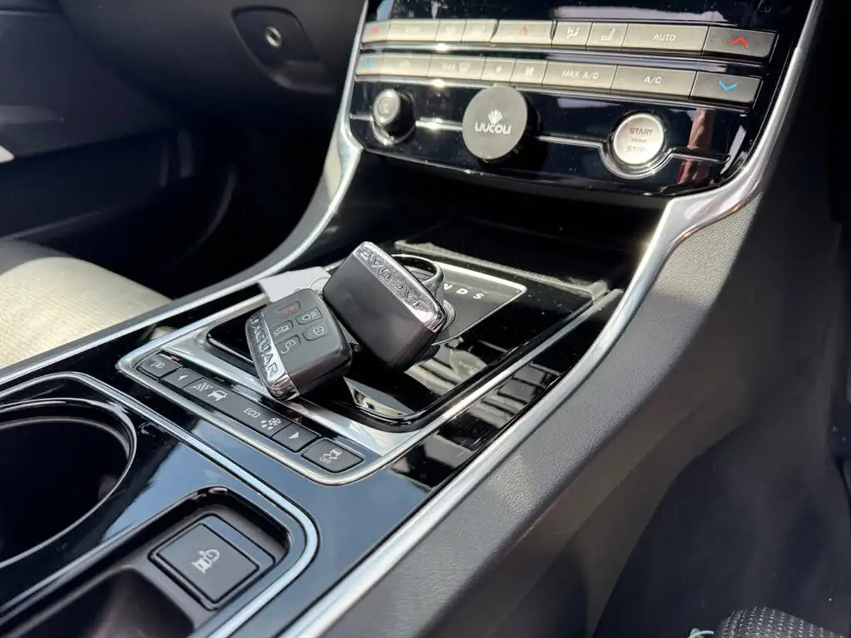 2016-jaguar-xe-30i-v6-sc-s-big-13