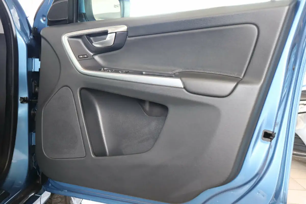 2015-volvo-xc60-24td-d4-es-big-47