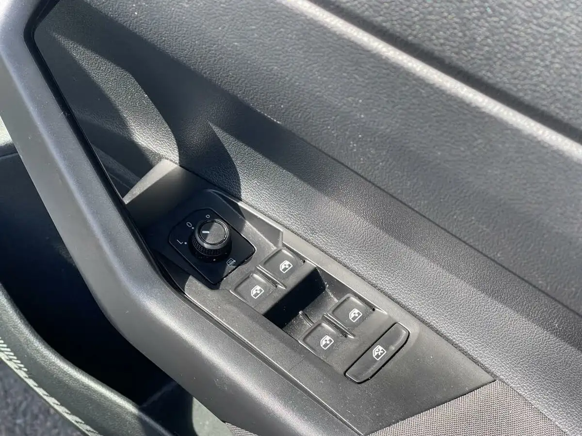 2019-volkswagen-polo-10-tsi-se-ss-big-35