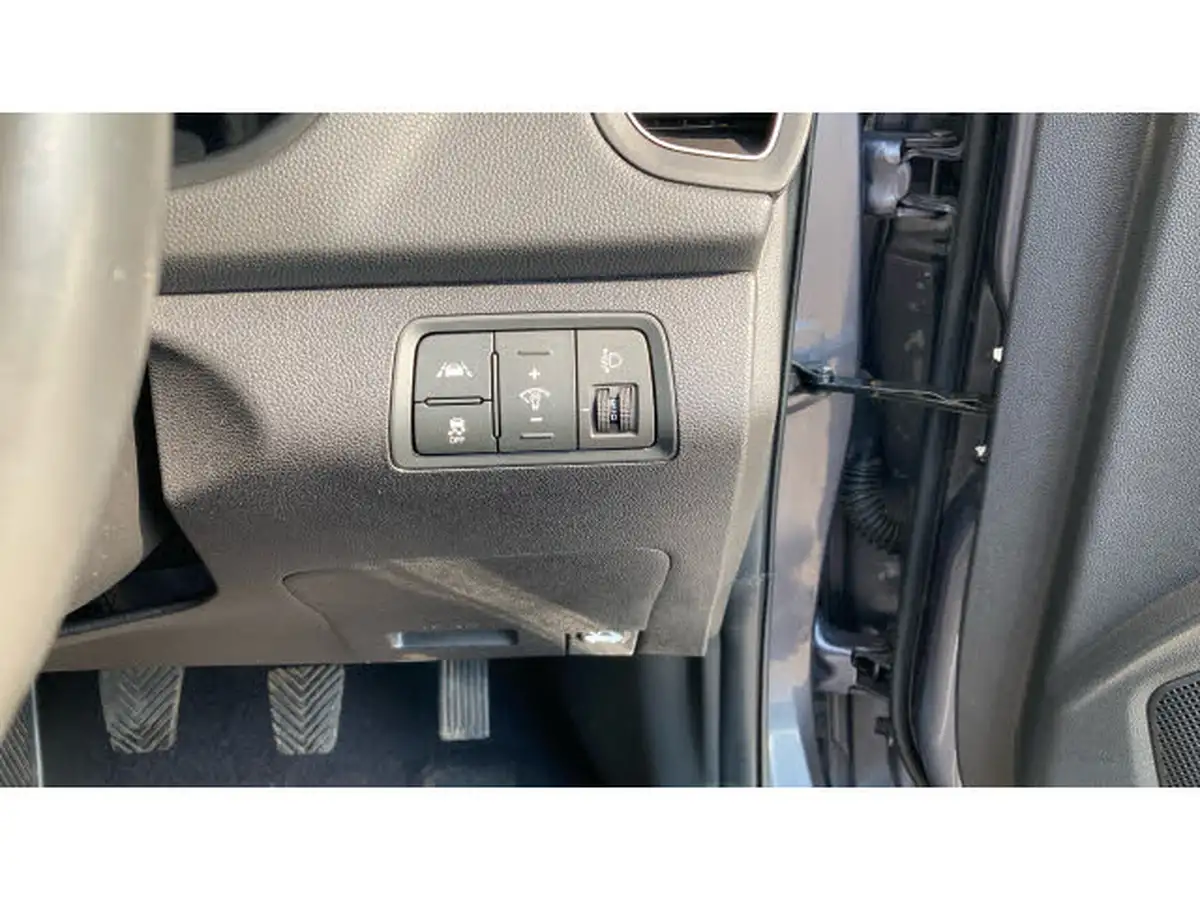 2018-hyundai-i20-12-se-mpi-isg-hatchback-5d-big-30