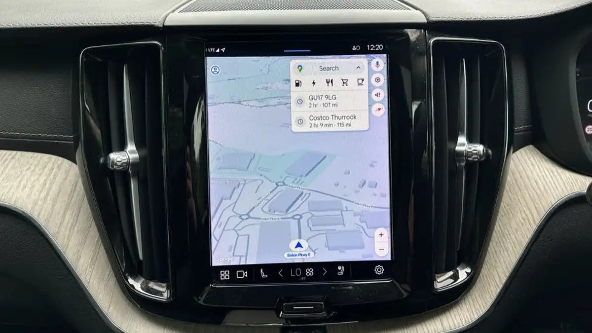 2022-volvo-xc60-20-t6-inscription-350bhp-big-17