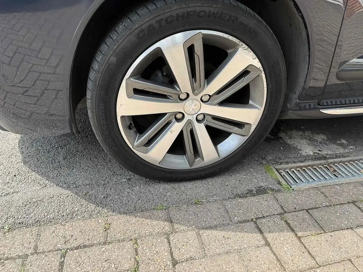 2015-peugeot-3008-crossover-16bluehdi-allure-big-10