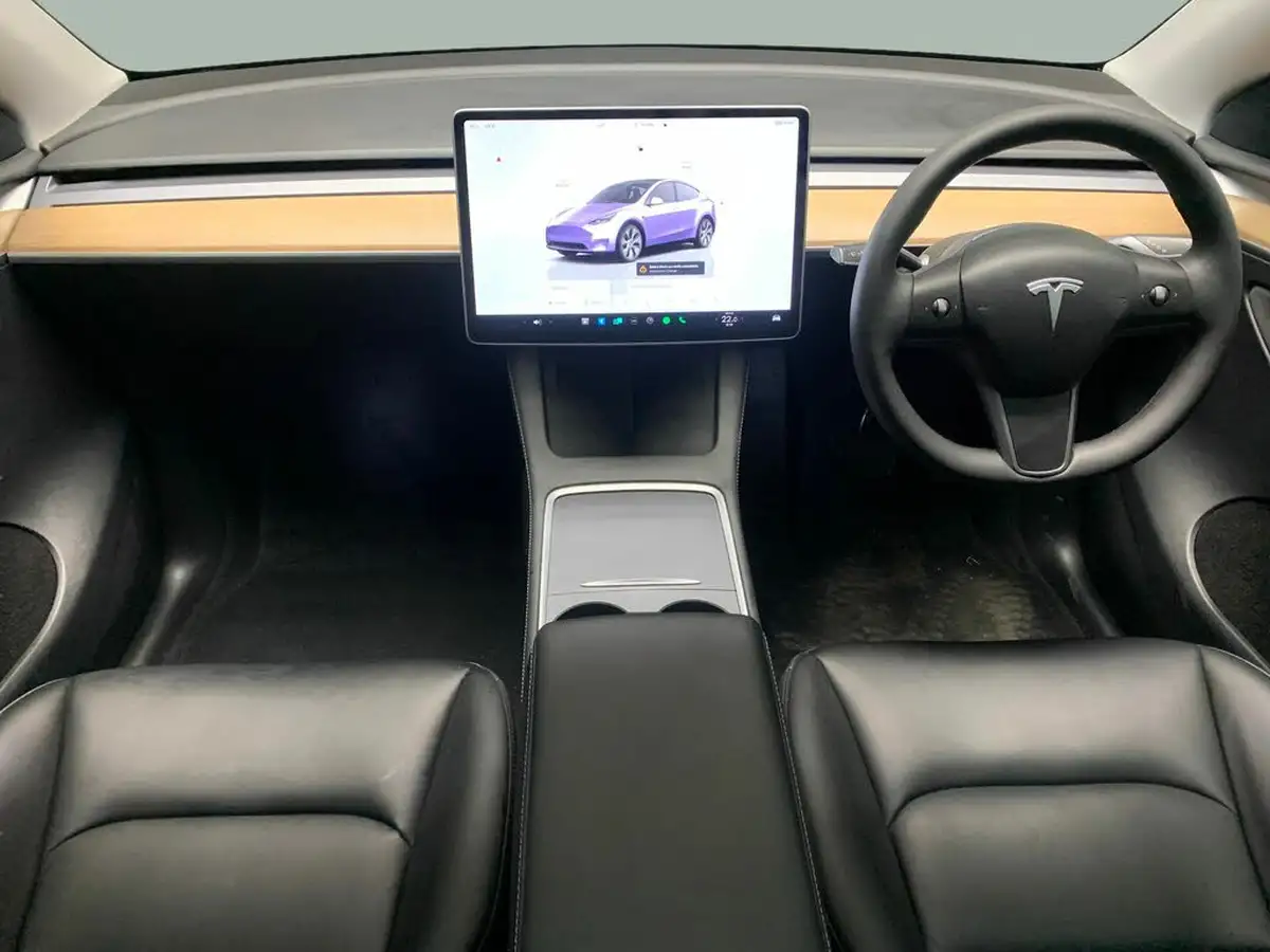 2022-tesla-model-y-e-long-range-big-10