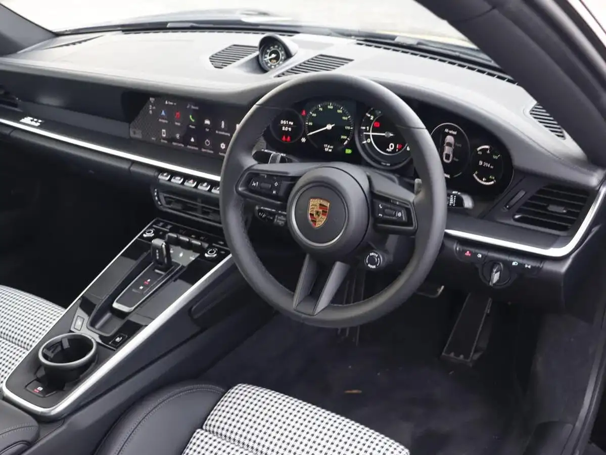 2024-porsche-911-30-carrera-4s-coupe-pdk-big-6