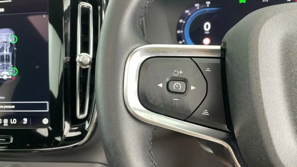 2023-volvo-xc40-20-b4-ultimate-big-20