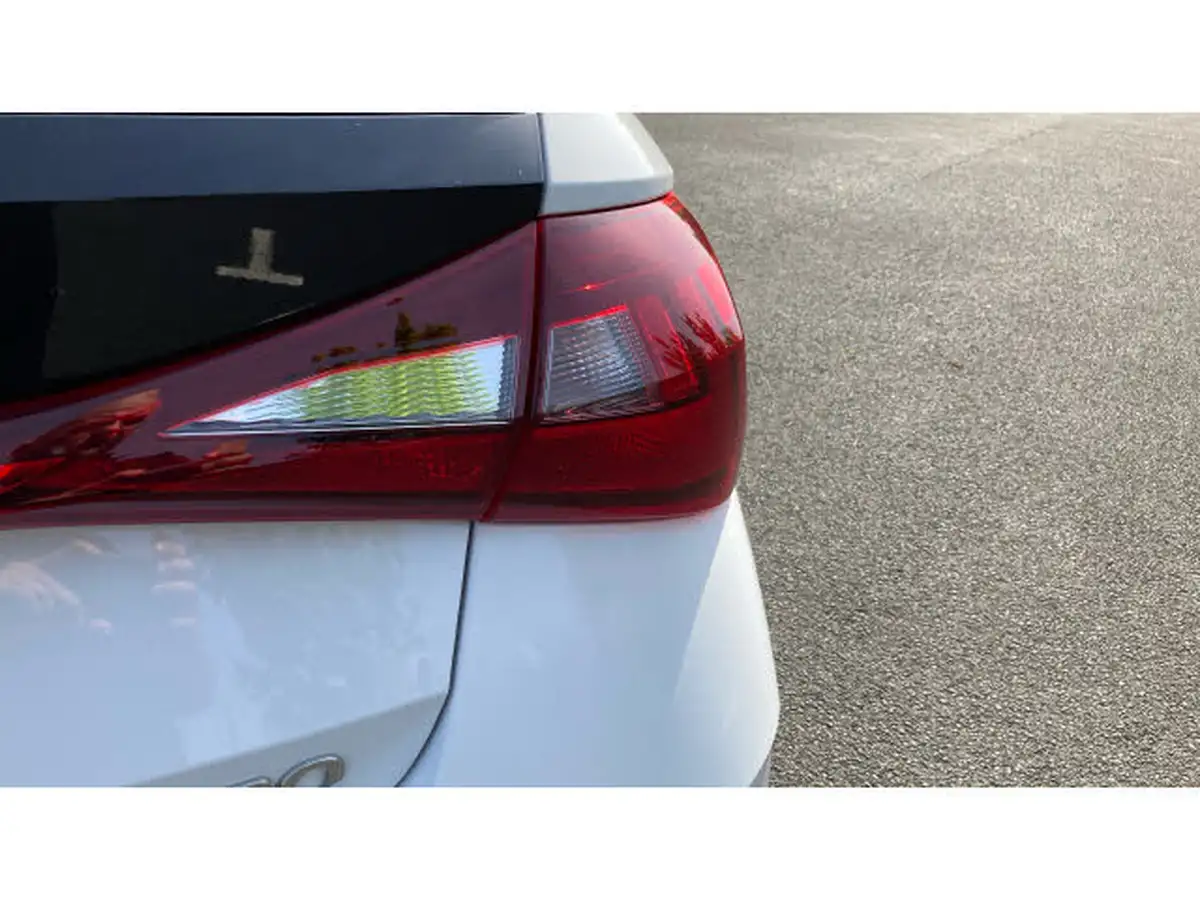 2022-hyundai-i20-10-t-gdi-se-connect-eclutch-imt-big-20
