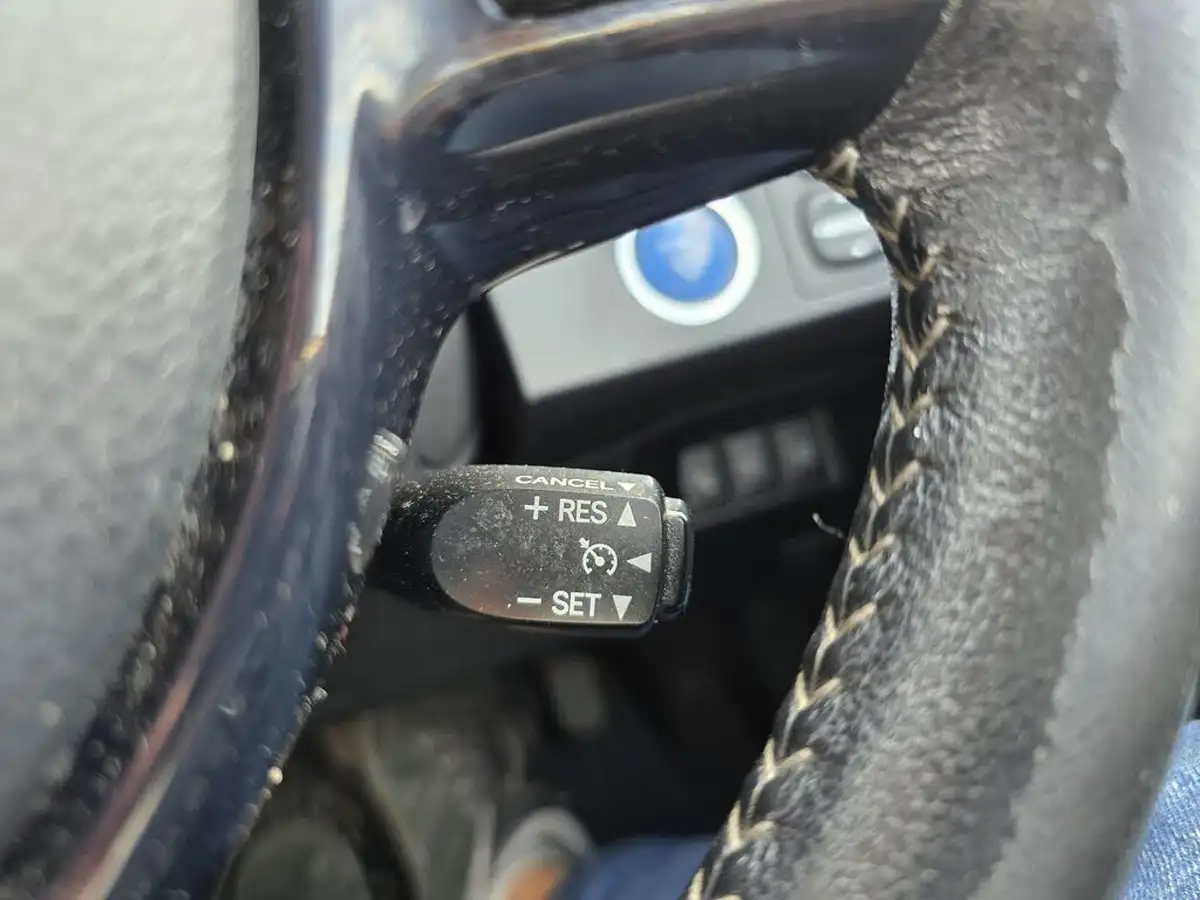 2017-toyota-yaris-15-vvt-i-icon-tech-98bhp-hybrid-1497cc-e-cvt-big-29