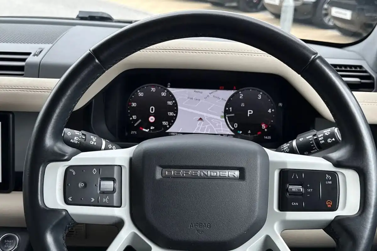 2022-land-rover-110-defender-30-d250-xs-edition-big-45