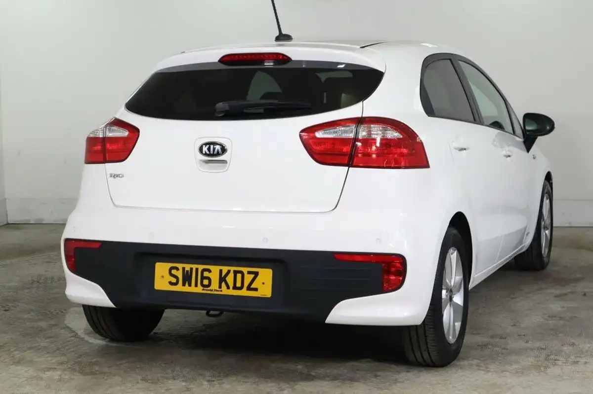 2016-kia-rio-125-sr7-5d-big-3