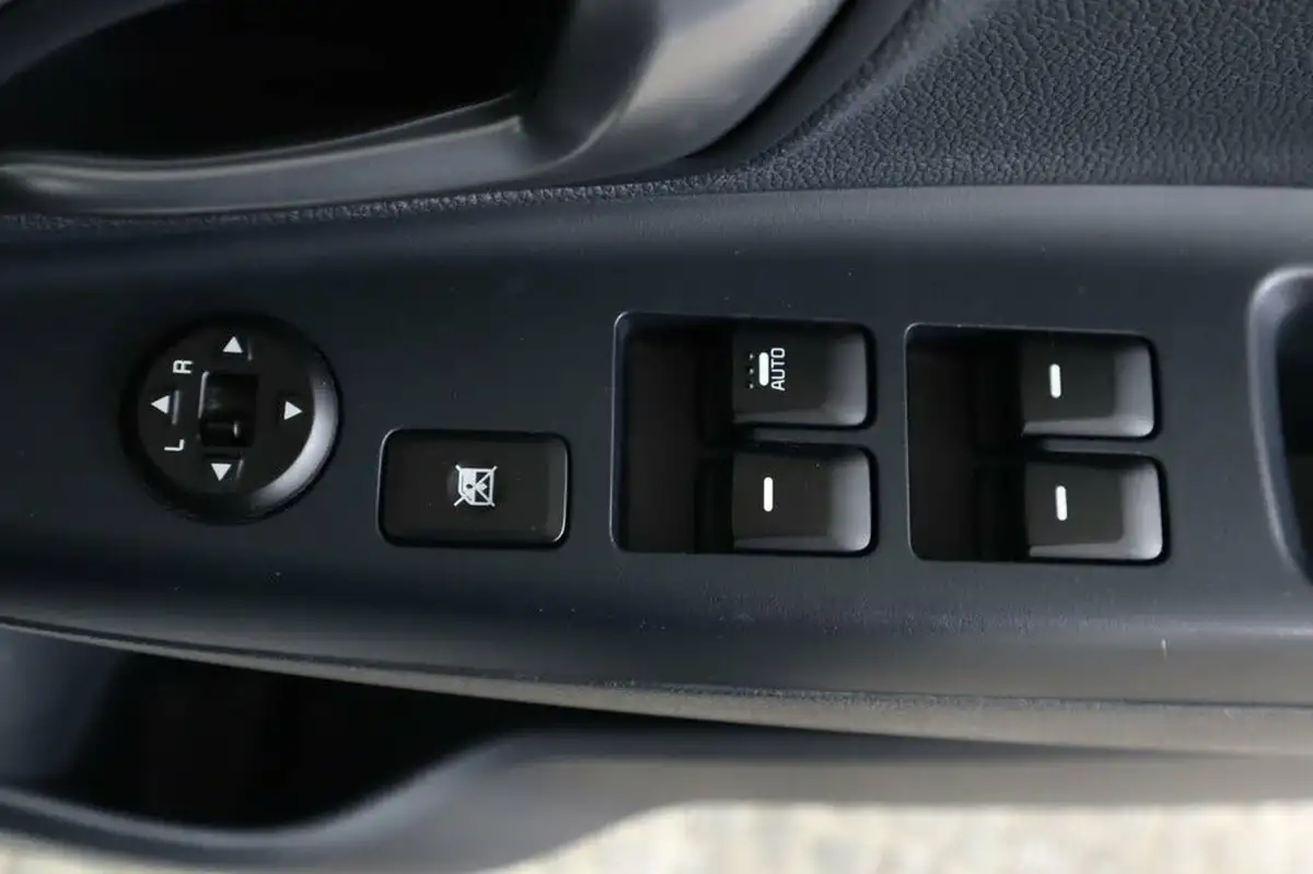 2016-kia-rio-125-sr7-5d-big-27