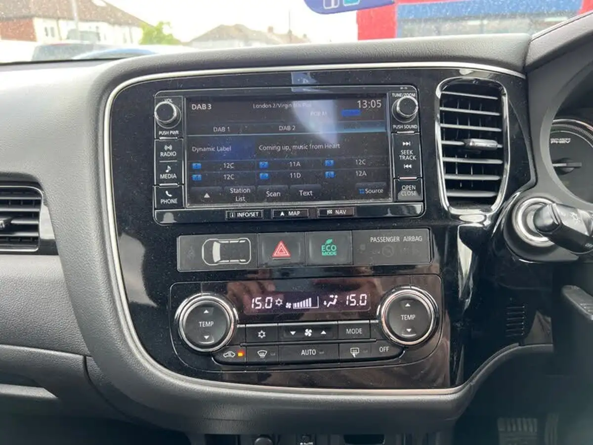 2016-mitsubishi-outlander-20-gx4hs-phev-big-61