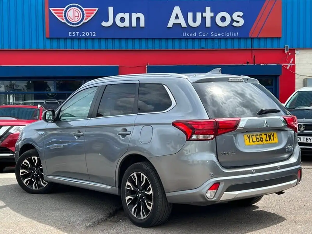 2016-mitsubishi-outlander-20-gx4hs-phev-big-37