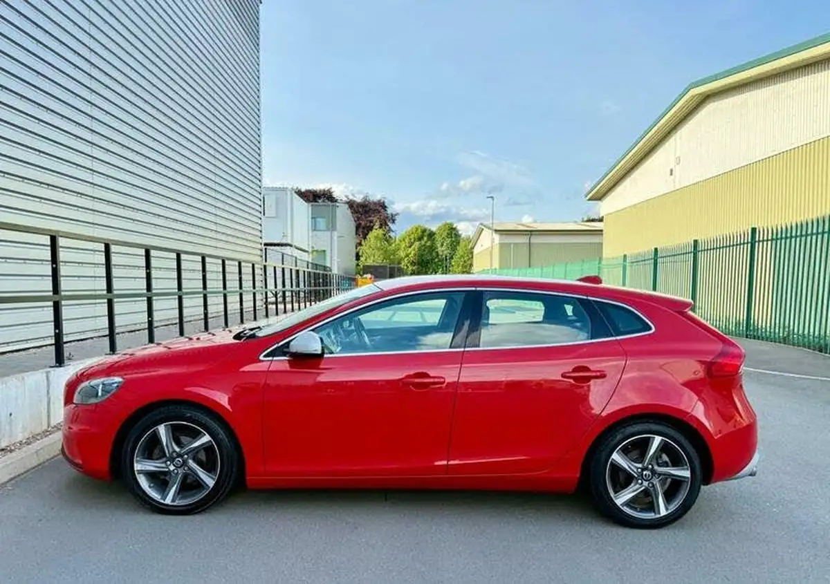 2014-volvo-v40-16td-d2-r-design-nav-big-43