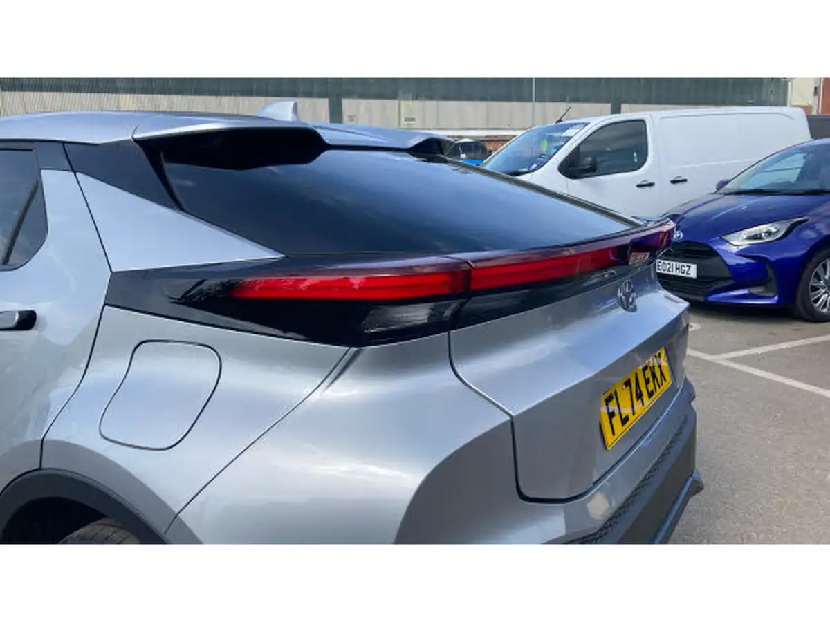 2024-toyota-c-hr-20-vvt-i-design-220bhp-plug-in-big-22