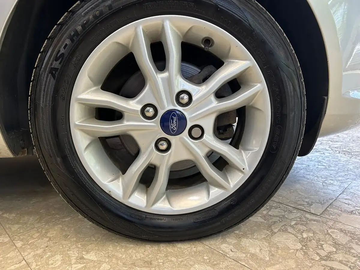 2014-ford-fiesta-10-zetec-100ps-ecoboost-ss-5d-big-24