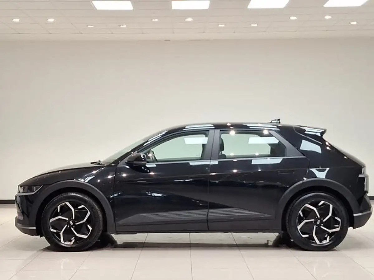 2022-hyundai-ioniq-5-e-se-connect-big-3