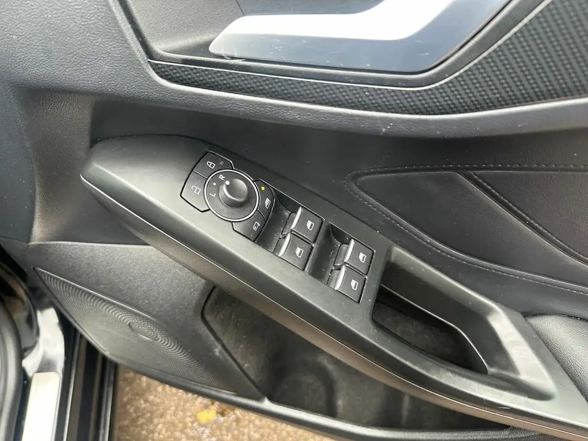 2022-ford-focus-10t-st-line-vignale-155ps-hybrid-mhev-hatchback-big-24