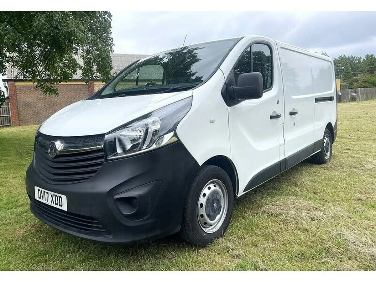2017-vauxhall-vivaro-16cdti-2900-l2h1-120pseu6-panel-van-big-4