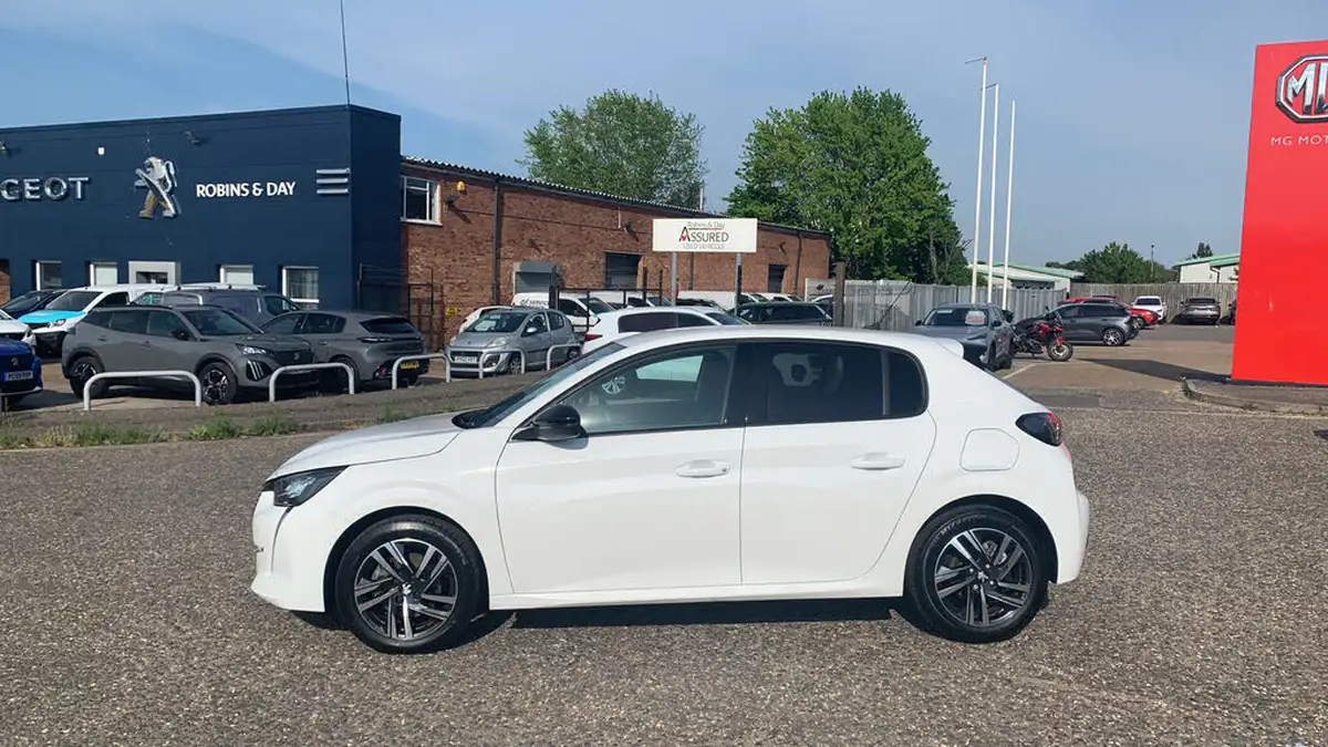 2023-peugeot-208-12-puretech-allure-premium-100ps-big-5