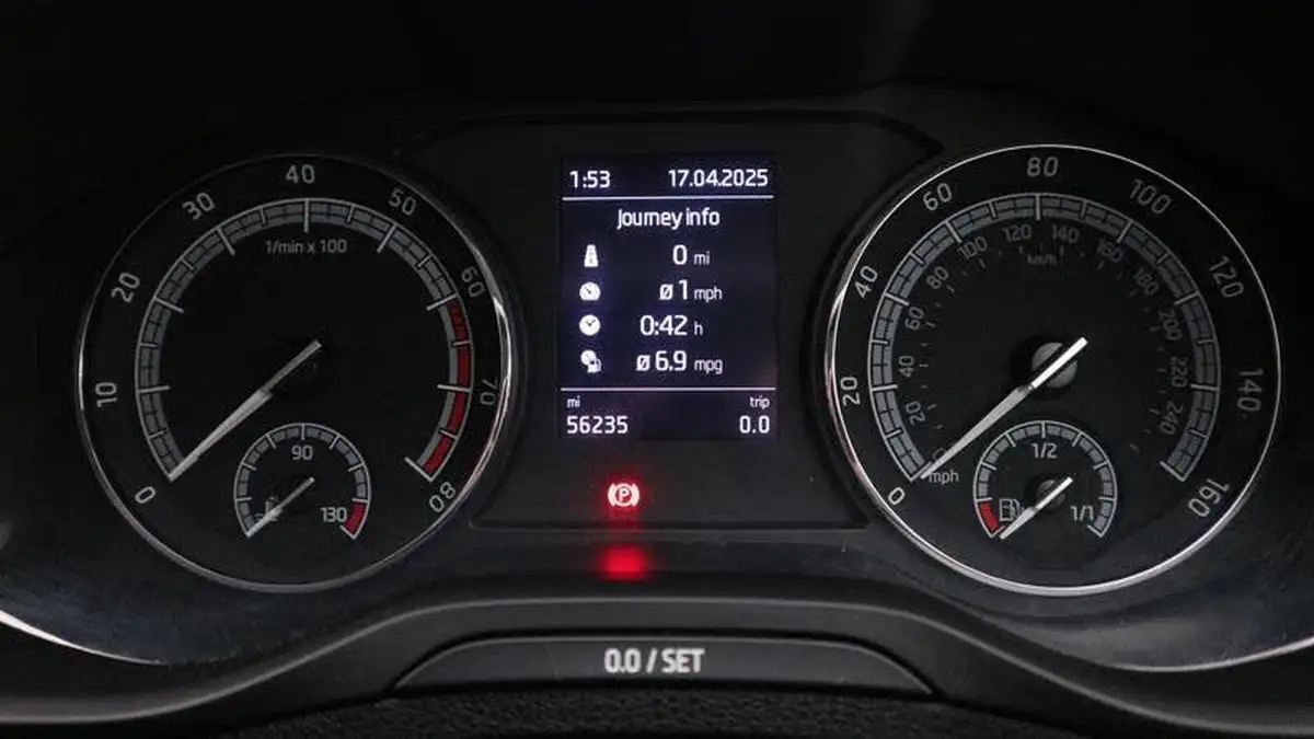 2018-skoda-karoq-15-tsi-se-technology-ss-big-8