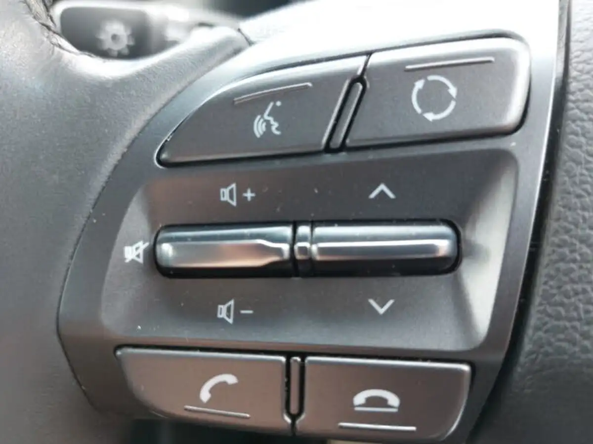 2020-hyundai-kona-e-premium-136ps-39kwh-big-14