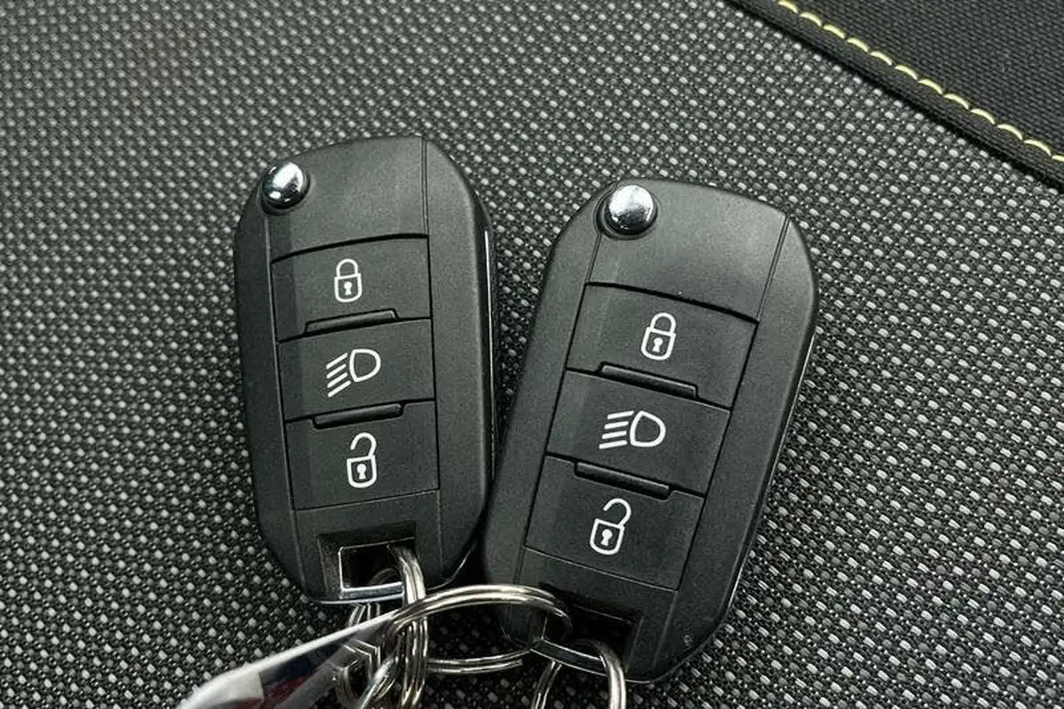 2021-citroen-c3-12-puretech-flair-83ps-big-39