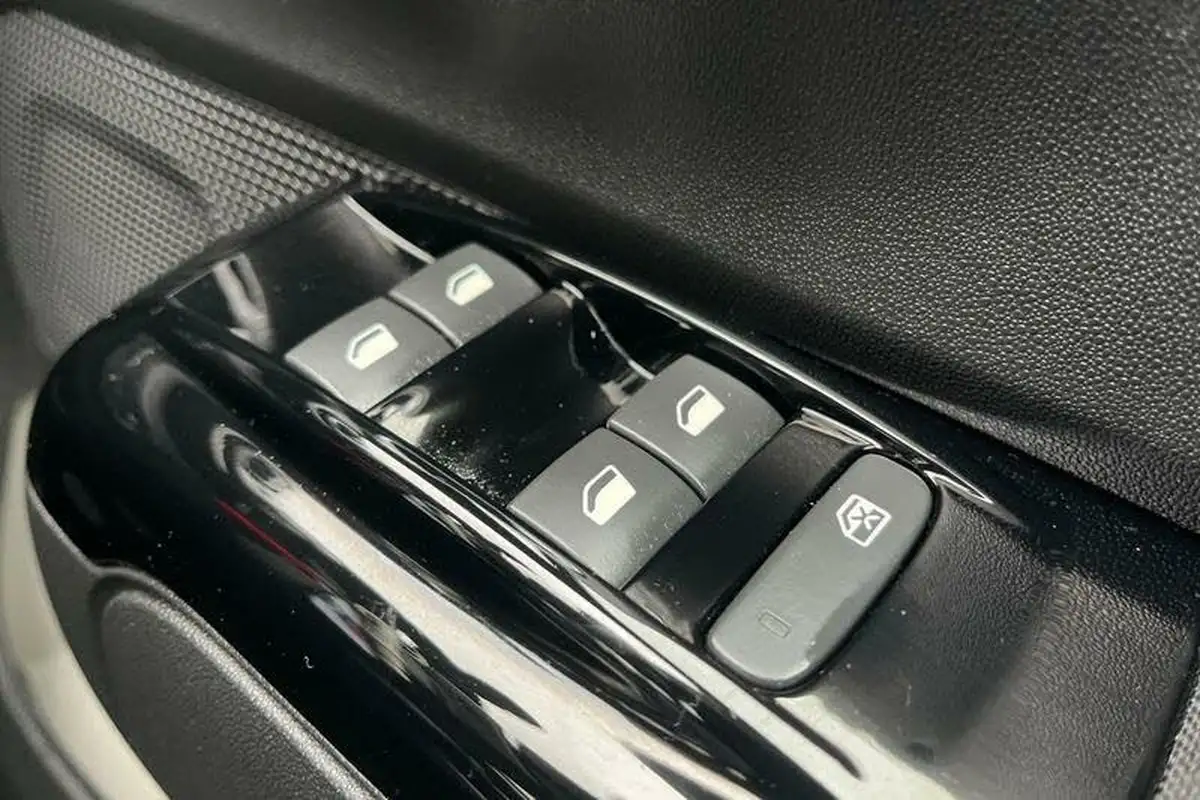 2021-citroen-c3-12-puretech-flair-83ps-big-15