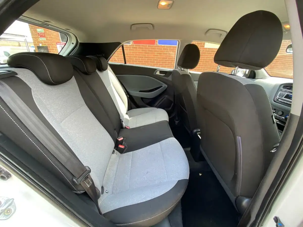 2015-hyundai-i20-12-se-hatchback-5d-big-39