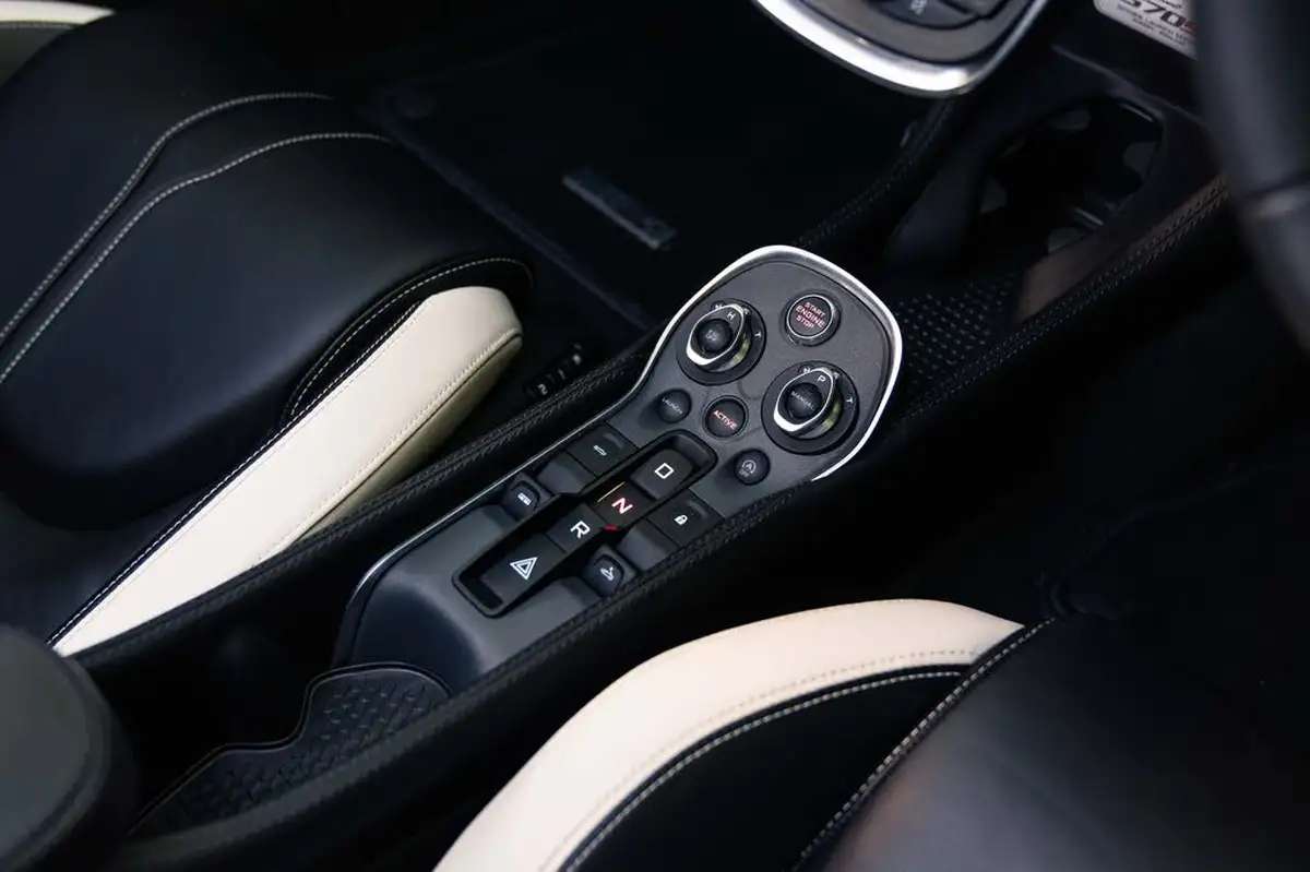 2018-mclaren-570s-38-coupe-big-18