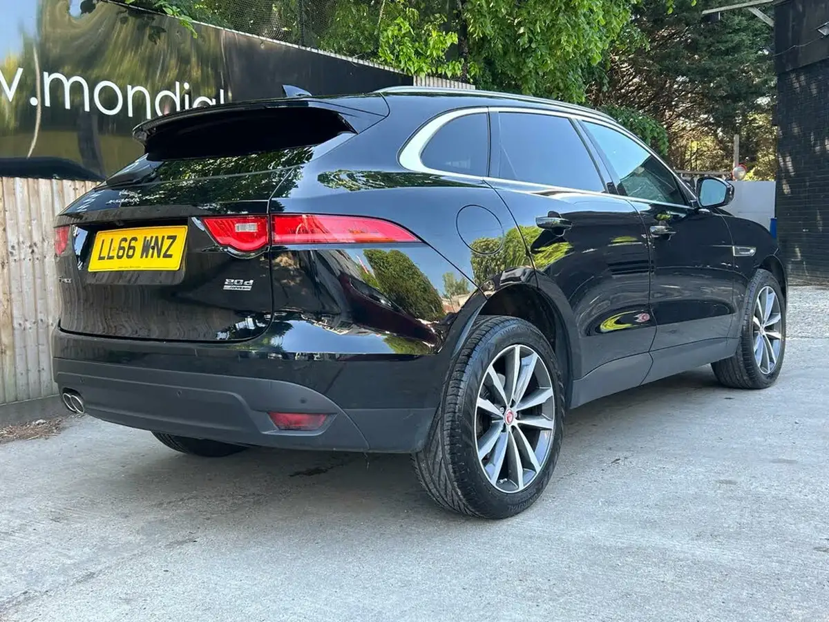 2016-jaguar-f-pace-20-i4d-portfolio-awd-auto-big-18