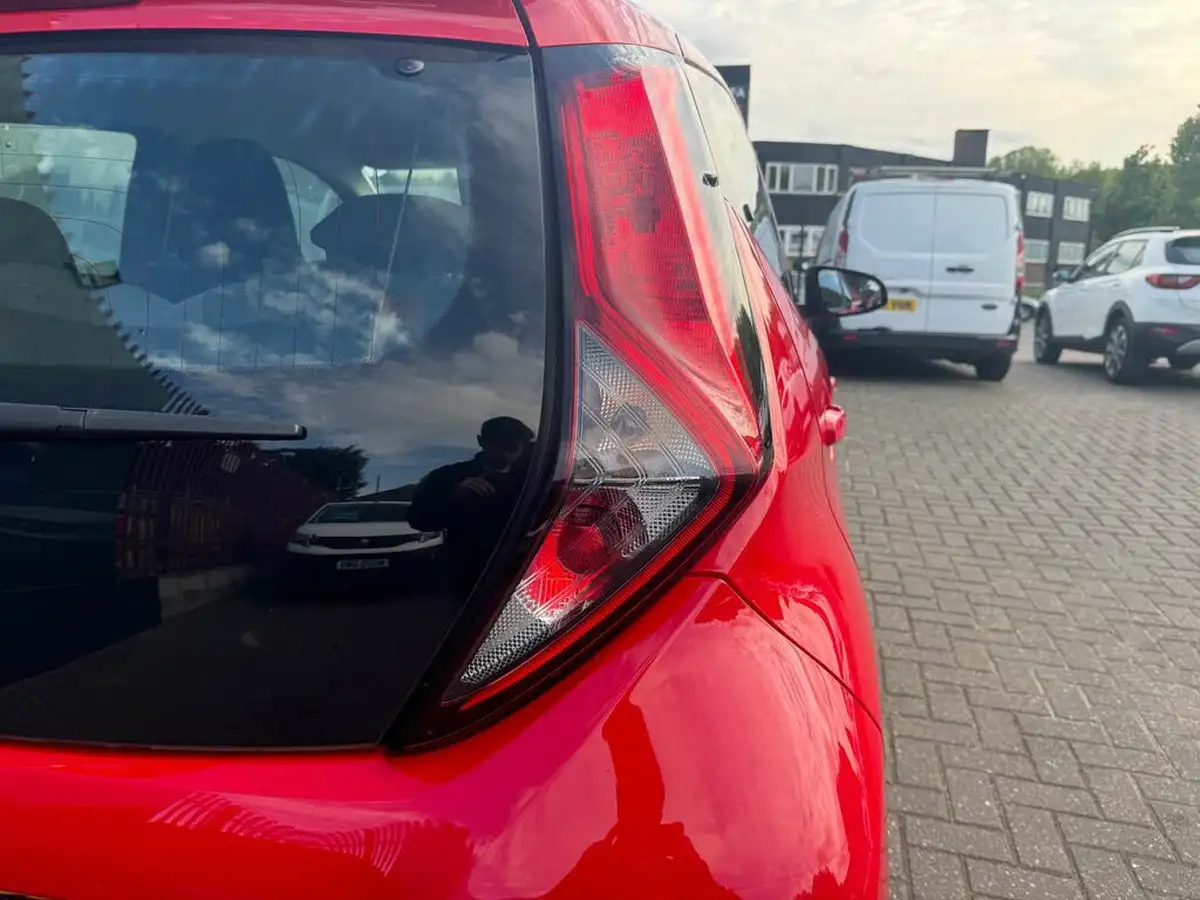 2020-toyota-aygo-10-vvt-i-x-play-big-11