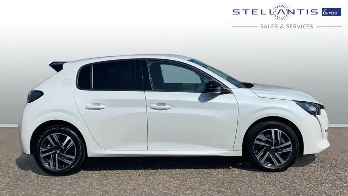 2022-peugeot-208-12-puretech-allure-premium-100bhp-eat8-big-1
