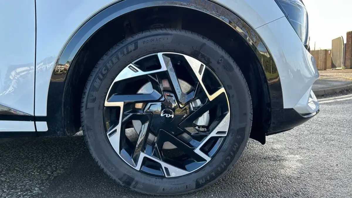 2024-kia-sportage-16-t-gdi-gt-line-241bhp-awd-phev-auto-big-4