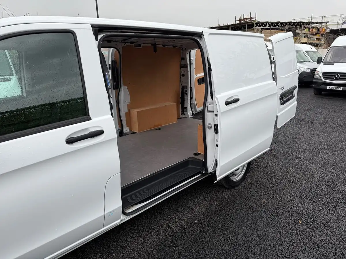 2021-mercedes-benz-vito-20cdi-114-progressive-l2-134bhpeu6dt-panel-1749cc-9g-tronic-big-14